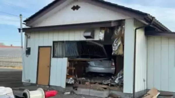 宇都宮市の集会所に車突っ込む　車に乗っていた女性が軽傷