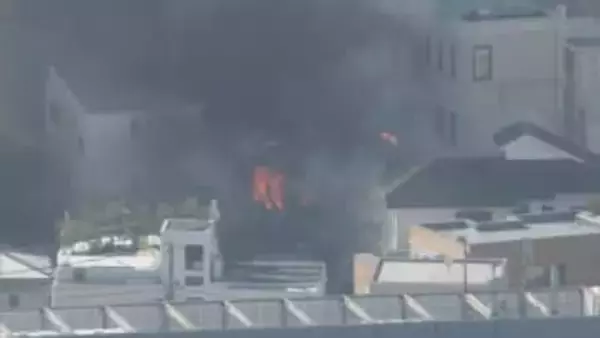 【速報】東京・港区高輪の2階建て住宅で火災　92歳女性けがか　ガス点火時に爆発した可能性も