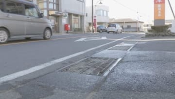 「高齢女性がはねられ車は立ち去った」76歳女性が頭の骨を折るなどして死亡　車を運転していたとみられる男(20代)の身柄確保　千葉・旭市