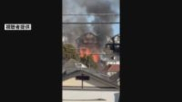 東京・小金井市の2階建て住宅が全焼　焼け跡から男性の遺体見つかる　この家に住む70代男性と連絡取れず　東京消防庁