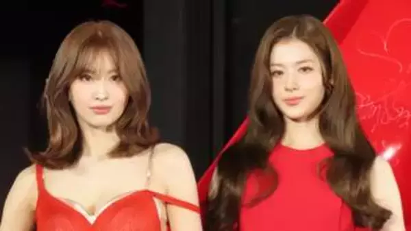 【 TWICE・MOMO&SANA 】赤いドレスでランウェイ披露「ファッションが大好き」モチベの上げ方も明かす