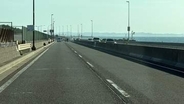 西湘バイパスで死亡ひき逃げ　オートバイ運転の男性が車にはねられ死亡　白っぽい乗用車が逃走中　神奈川県警