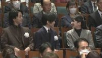 愛子さま　ぺリリュー島の映画鑑賞　祖父母の上皇ご夫妻が「戦後70年」に慰霊した地…俳優・板垣李光人さんらの隣席で