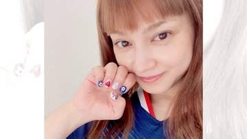 【 平愛梨 】「ママの手にPAPAがいる!!」カオスな4男児が “長友ネイル” に大興奮　「ブラボー」「素敵な夫婦」反響続々