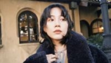 【のん】「来年も頑張ろうーと気合いが入りました」 team nonとの忘年会ランチ後に冬の公園で一息つく姿を公開