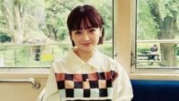 【 安達祐実 】　最新ショットに「少女にしか見えん」「また若返りましたね」の声　髪型に対するコメントには〝神対応〟