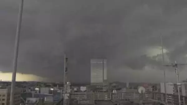横浜などでゲリラ雷雨　一時1万軒が停電　落雷も