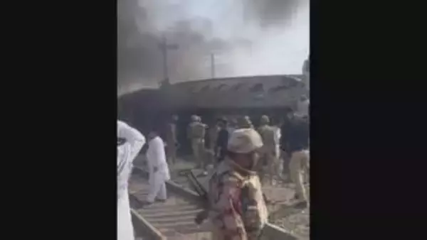 パキスタン南西部で爆発 列車狙ったか 24人死亡 約70人負傷 反政府武装勢力が犯行声明