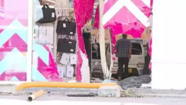 ショッピングモール内の量販店に軽乗用車が突っ込む　店内にいた50代女性ら計6人けが　北海道・網走市