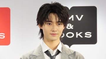 陸海空を制覇？【 藤岡真威人 】大型二輪取得で「次は海へ行け」父からのプレッシャーに苦笑い「その先には空が待ってる」遠い目で語る