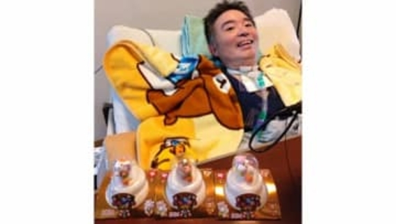 【ニャンちゅう】　声優・津久井教生さん　「病院も薬局なども休みに入ります」「でも大丈夫です　薬も介護用品も確保してあります」【ＡＬＳ闘病】