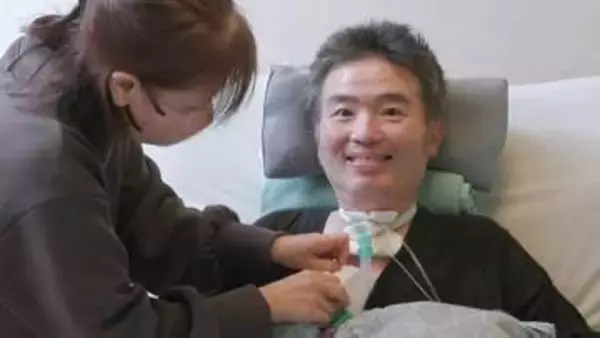 独占【 ALS闘病 】声優・津久井教生さん（後編）　呼吸停止から奇跡の回復　妻の「生きればいいじゃん」に救われて――「一番有効な対症療法は『笑顔』」