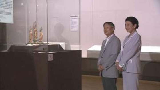 天皇皇后両陛下　弘法大師生誕1250年特別展へ