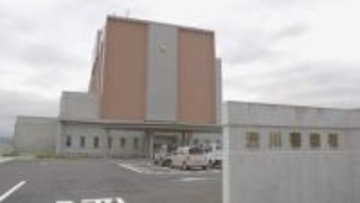 同居する女性宅の玄関内に9Lの灯油をまいて火をつけようとした疑いで渋川市役所職員の男を現行犯逮捕　現場にはライターも　男は容疑を一部否認　群馬・渋川市