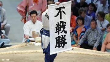 横審“異例の申し入れ”「相撲道における姿を見せる責任がある」不振続きの横綱2人に強い思い、強さと安定を求む【大相撲】