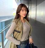 「【 中川安奈 】 「コーディネートを考えるとき、基本的にボトムスはジーンズで想定」「おきにいり」　ミリタリー風ベストとジーンズのコーデでスマイル」の画像1