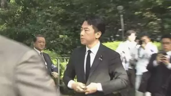 小泉防衛大臣ら閣僚や自民党・鈴木幹事長ら党幹部が相次いで靖国神社参拝　高市総理は参拝せず私費で玉串料を奉納