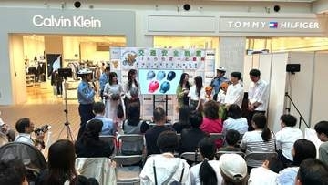 「かぶりたくなる自転車ヘルメット」警視庁が学生や企業と共同開発　前髪崩れにくく着脱しやすさで着用率上昇狙う　崩れにくい髪型も　東京・江東区で交通安全教室