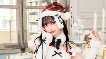 【中村雅俊・五十嵐淳子夫妻の三女】中村里砂「今年のクリスマスツリーはこれっ」3変化のサンタコスチュームで彩る特別な一日