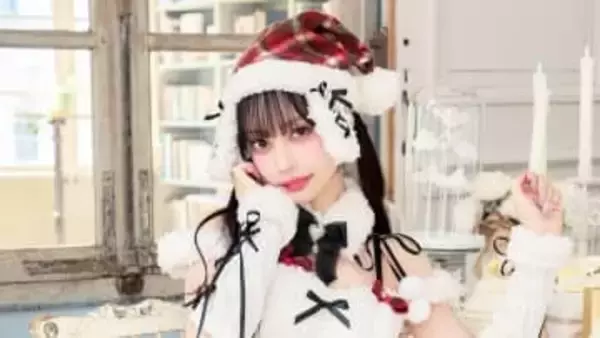 【中村雅俊・五十嵐淳子夫妻の三女】中村里砂「今年のクリスマスツリーはこれっ」3変化のサンタコスチュームで彩る特別な一日