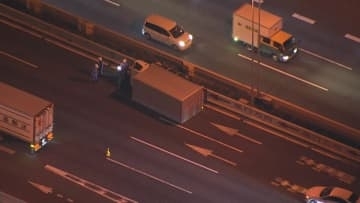 【速報】首都高湾岸線で6台ほど絡む事故 トラック運転手が意識不明