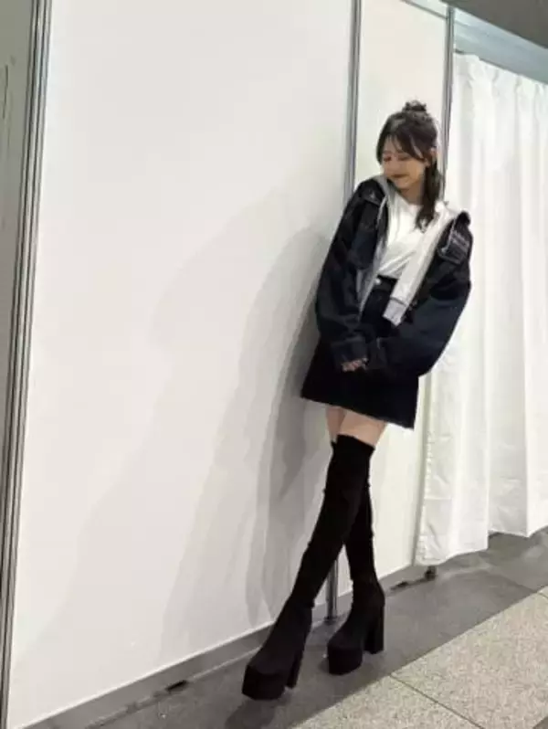 【 キンコン梶原の長女・梶原叶渚 】　デニムジャケット姿のオフショット　ファン反響　「可愛い上にスタイル抜群」「足細すぎて憧れすぎる」