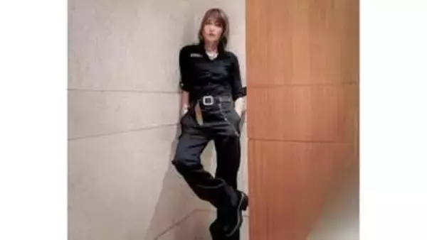 【 工藤静香 】 「10年　20年前の服や靴を新しいのと組み合わせるのが大好きです」　長年愛用するアイテムを活かしたパンツコーデを披露