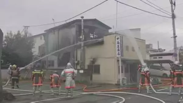 群馬県高崎市の豆腐店で火事 木造2階建て店舗1棟燃える　けが人なし