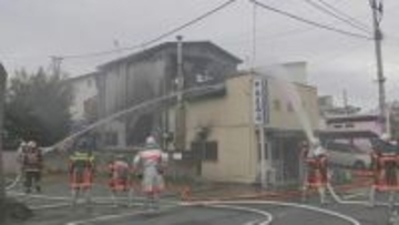 群馬県高崎市の豆腐店で火事 木造2階建て店舗1棟燃える　けが人なし