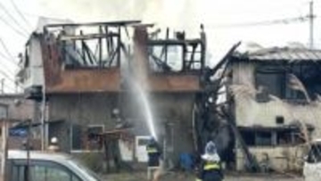 埼玉・川口市の3階建て住宅で火事　焼け跡から遺体発見　住人の65歳男性と連絡取れず　埼玉県警