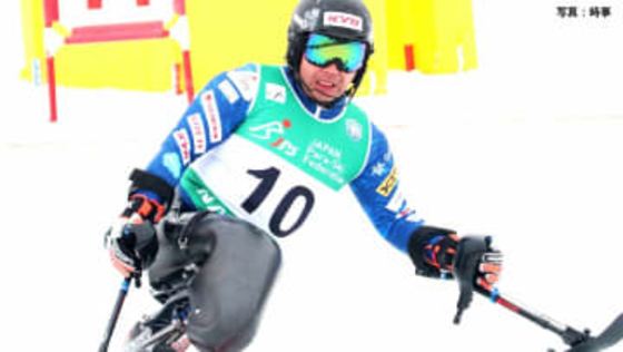 37歳の鈴木猛史が滑降で6位入賞、転倒者続出の難コースに森井大輝はフィニッシュできず【ミラノパラリンピック】
