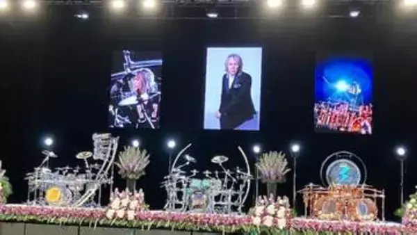 【 LUNA SEA・真矢さん　お別れの会 】祭壇にドラム3台〝身体の一部であり、一緒に歩んできた戦友〟