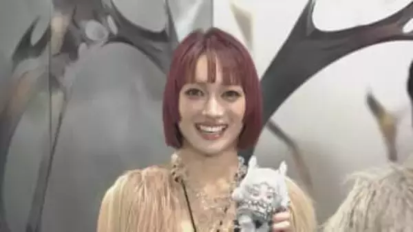 【XG・JURIN】〝激重〟スカルパンダ愛を告白「バッグが重くて…」日本限定コラボグッズ開封にメンバー大興奮