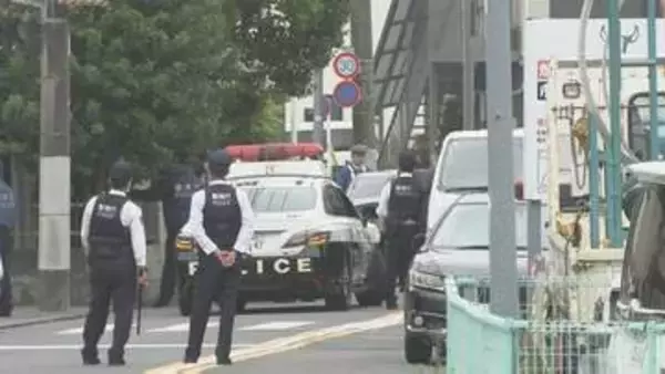 東京・福生市で殺人未遂事件 40代男が逃走中 ハンマーで男子高校生2人を殴るなどして自宅に逃げ込み…裏口から逃走か 殺人未遂の疑いで逮捕状請求　警視庁