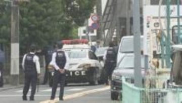 東京・福生市で殺人未遂事件 40代男が逃走中 ハンマーで男子高校生2人を殴るなどして自宅に逃げ込み…裏口から逃走か 殺人未遂の疑いで逮捕状請求　警視庁