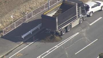 栃木・佐野市でトラックから茶殻が飛散し1人が死亡した事故　過積載などの疑いでトラック運転手と委託会社の役員を書類送検