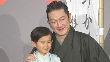 【 中村獅童 & 次男・中村夏幹 】 「子連れ狼」　親子共演で大五郎カットに　「死んでも嫌！」　父の「初日前に本当に剃るかも…」発言に　机下の足蹴で猛抗議