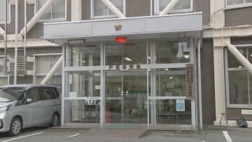 工作機械に20代の男性作業員が挟まれて死亡　段ボールの製造作業中　警察が事故原因を調べる