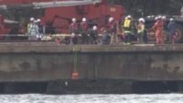 川崎・工場転落事故　残る1人の捜索続く　5人転落3人死亡　クレーン解体中に落下の「おもり」位置特定できず捜索難航