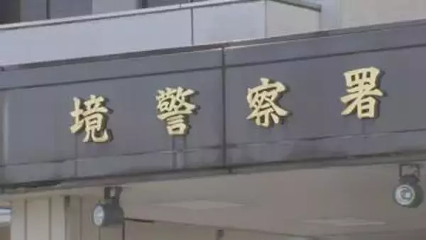 ナイフのようなものを突きつけ「カネを出せ」　茨城・坂東市でコンビニ強盗未遂　男は逃走中　身長180センチぐらい・がっちり体型　黒パーカーに茶色ズボン姿