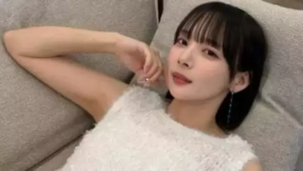 【 役満ボディ・岡田紗佳 】「♡♡♡」白いふわふわドレス姿のオフショットを公開　ファン歓喜「美しすぎます」