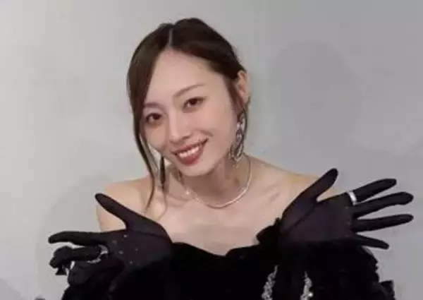 【 梅澤美波 】　乃木坂46　14回目のバースデーライブ最終日で卒業コンサート　黒いドレスを選んだ理由「あなた以外に染まりません」