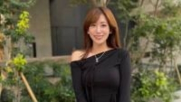 【 中川安奈 】左肩出しのトップスで「トリッキーなお洋服大好き」「#おしゃれは我慢」　高階亜理沙さんと「初の高輪ゲートウェイ」