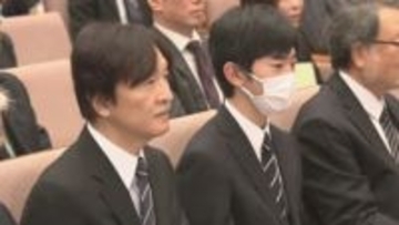 悠仁さま「珍しいトンボですね」 秋篠宮さまとビオトープコンクールに出席　生徒らの発表に関心