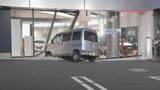 「【速報】「ブレーキ操作を誤った」ポルシェのショールームに軽ワゴン車が突っ込む　運転手の80代男性や店の従業員・客にけがなし　東京・練馬区」の画像1