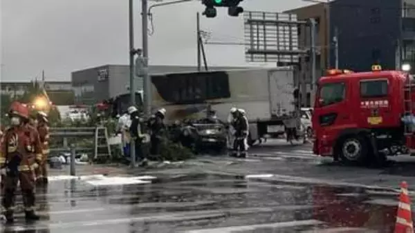 「乗用車が燃えている」乗用車とトラックが衝突　車内に3人の遺体　千葉・中央区