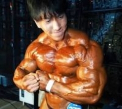 【 横川尚隆 】　大会の「ステージ裏密着映像」　見事な肉体美にファン反響　「横川さんの筋肉は圧巻です！」「ホンマにかっこいい」