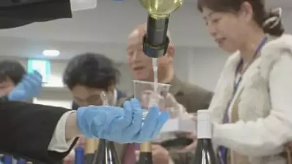 「味に土地を感じさせる」新潟の日本酒や長野のワインなど地域ブランドをいかしたビジネス戦略を考えるイベント開催　約300人の参加者に酒振る舞う