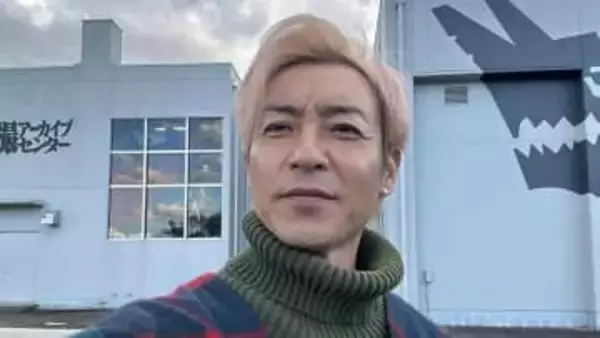 【 つるの剛士 】　人生3度目のギックリ腰　「腰に電気が走り起き上がれず」　杖を突きながら　「2階に上がるのがどんな高い山よりキツイ」