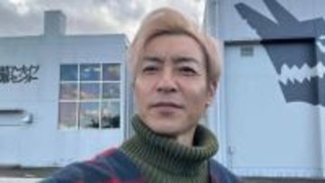 【 つるの剛士 】　人生3度目のギックリ腰　「腰に電気が走り起き上がれず」　杖を突きながら　「2階に上がるのがどんな高い山よりキツイ」